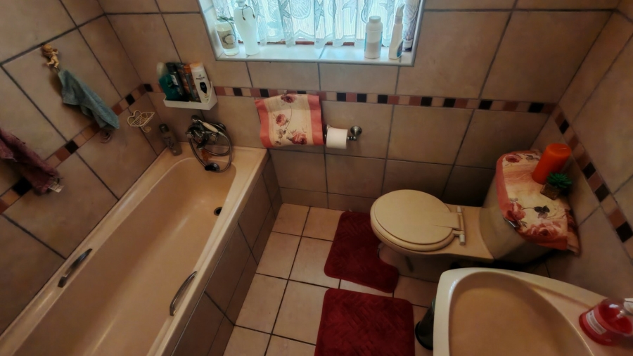 3 Bedroom Property for Sale in Deoville Park Western Cape